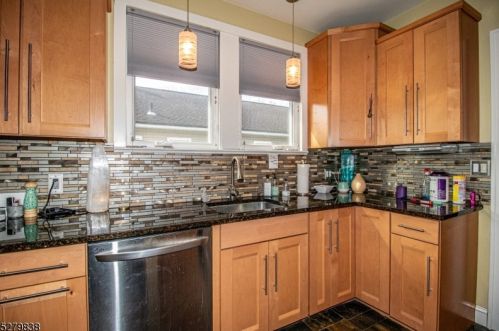 32 Park Ave, Avenel NJ 07001-1448 exterior