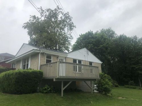 1886 Anderson Ave, Moon Twp PA  15108-3004 exterior