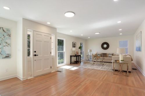 530 Dogwood Valley Dr, Atlanta, GA 30342-2004