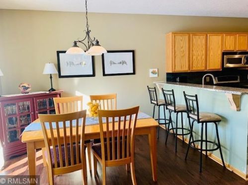 817 Braunworth Ct, Chaska MN 55318-3242 exterior