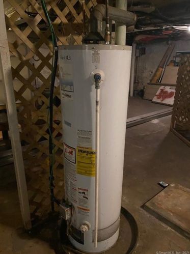 58 Newington Ave, New Britain CT 06051-2116 exterior