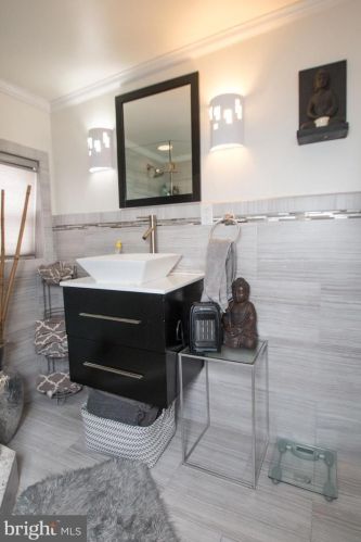 1302 Alder St, Philadelphia PA 19148-4908 exterior