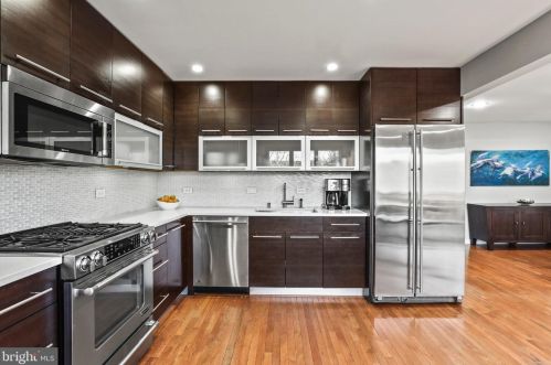 7 Hanover Ct, Princeton NJ 08540-7067 exterior