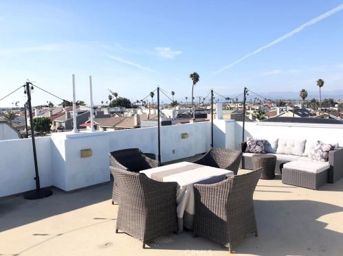 320 Rossmore Dr, Oxnard CA  93035-4465 exterior