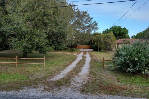 5406 Palmetto Dr, Fort Pierce FL 34982-7481 exterior