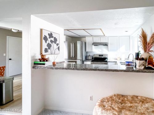 5694 Camino De La Noche, Tucson AZ  85718-4421 exterior