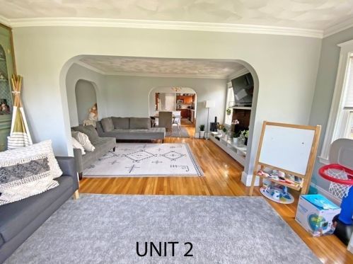 104 Side Pkwy, Newton MA 02458-1816 exterior