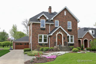 260 May St, Elmhurst, IL 60126-4006