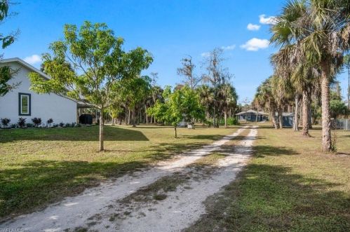 411 8 St, Naples FL 34120-2046 exterior