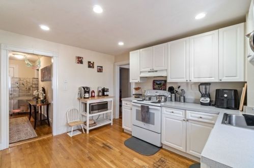 617 Grv St, Newton MA 02466-2209 exterior