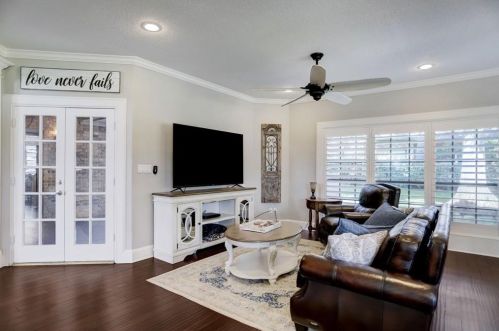 240 Edgewood Dr, Montgomery TX 77356-8408 exterior