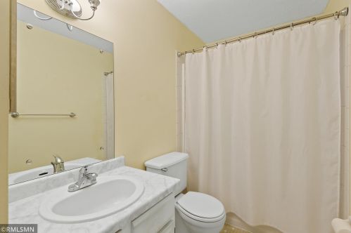 4828 Grenwich Way, Saint Paul MN 55128-2039 exterior