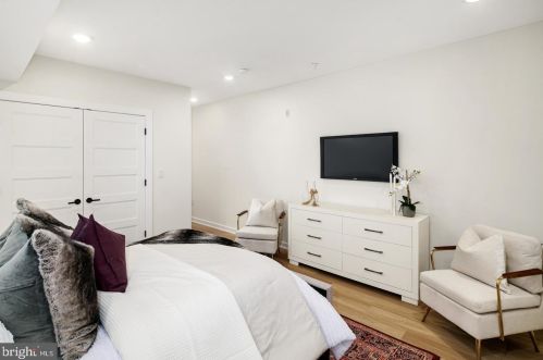 233 Christian St, Philadelphia PA 19147-4246 exterior