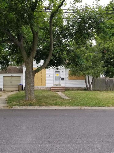 334 11th St, Babylon, NY 11704-3533