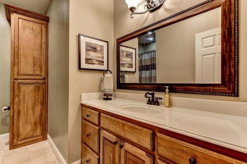 1757 Woodlake Rd, Denison TX 75021-8020 exterior