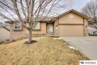 202 Fleetwood Dr, Omaha, NE 68133-2393