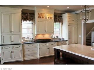 15404 Edgewater Dr, Cleveland OH  44107-1210 exterior