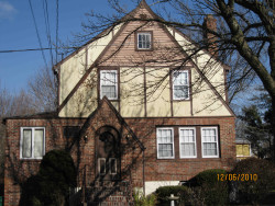 147 Oakdale Rd, Newton, MA 02461-1812