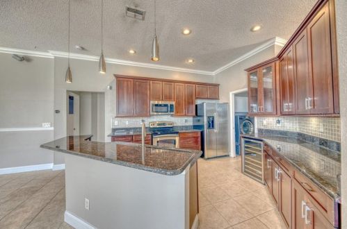 10041 Oasis Palm Dr, Tampa FL 33615-2779 exterior