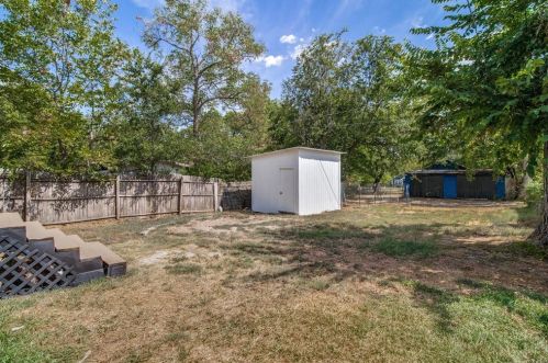 504 Monterey St, Denison TX 75021-6464 exterior