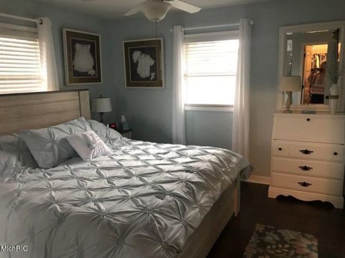 2102 Monte Ave, Meskegon MI 49444-4524 exterior