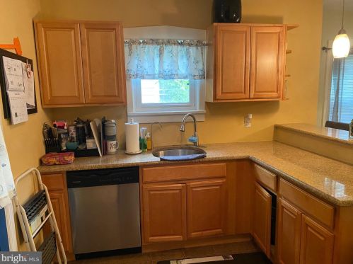 317 Oakland Ave, Camden NJ 08107-1211 exterior