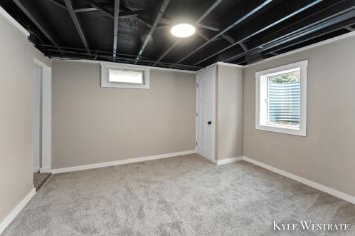 3735 Balsam Ave, Grand Rapids MI 49525-2471 exterior