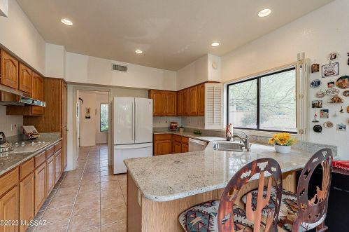 1024 Camino Diestro, Tucson AZ 85704-7694 exterior