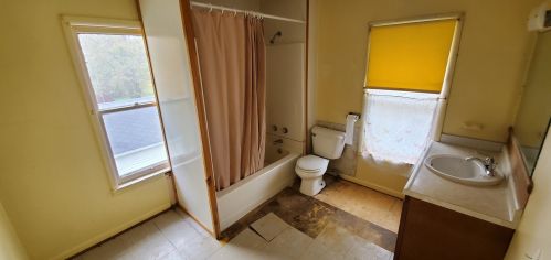 2131 G Ave, Kalamazoo MI 49004-1942 exterior