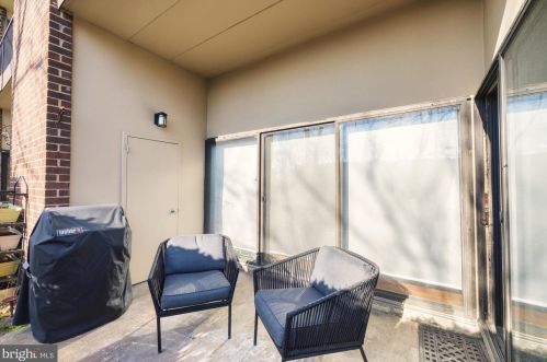 106 Roberts Ln, Alexandria VA 22314-5348 exterior