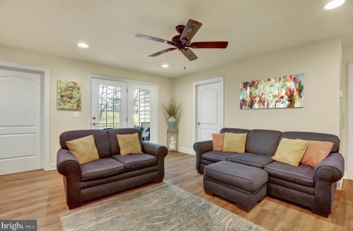 85 Midway Farms Ln, Lancaster PA 17602-2670 exterior