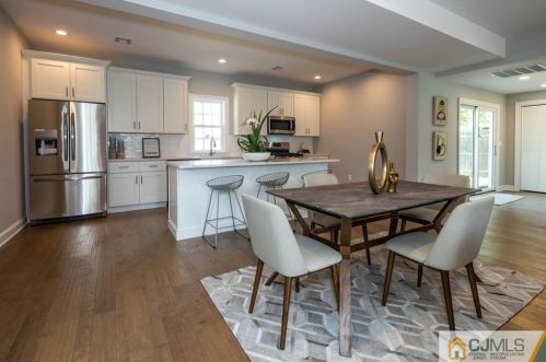 48 Brookville Rd, Edison NJ 08817-4141 exterior