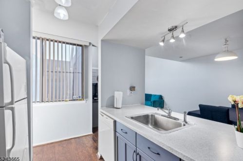 684 Irvington Ave, Maplewood NJ 07040-1623 exterior