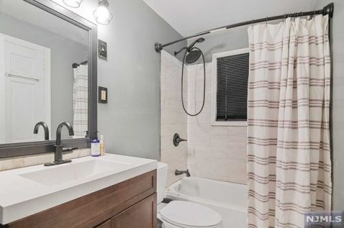 15 Colonial Ave, Paterson NJ 07502-1404 exterior