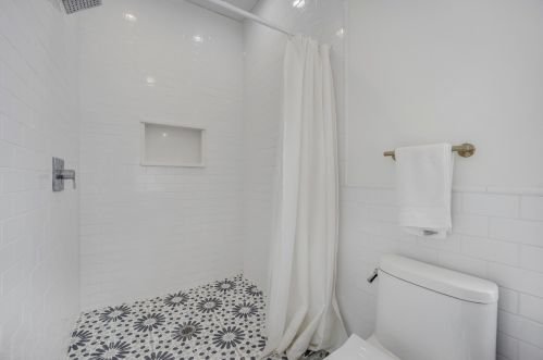 2823 Ridgeway Ave, Chicago IL 60625-6006 exterior