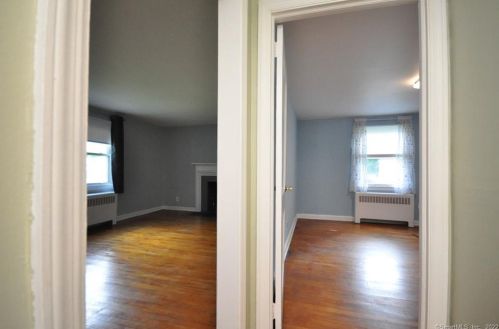 913 Plymouth St, Windsor CT 06095-3713 exterior