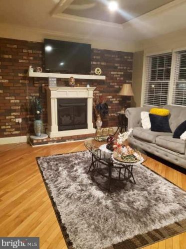 8120 Wyndam Rd, Camden NJ 08109-3221 exterior