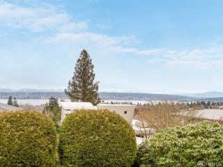 6834 51 Ave, Seattle WA  98118-3621 exterior