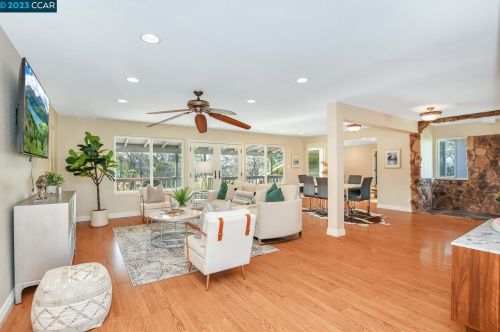 30 Kirkwood Ct, Concord, CA 94521-1427