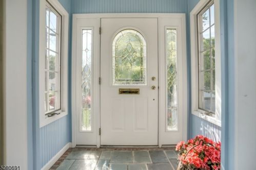 52 Kew Dr, Springfield, NJ 07081-2505