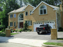 27 Village Cir, Newton, MA 02459-3069