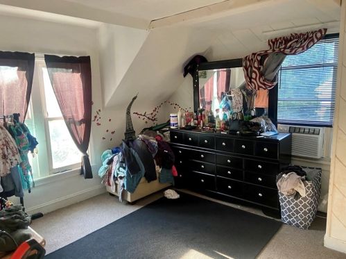 42 Godfrey St, Taunton MA 02780-7031 exterior