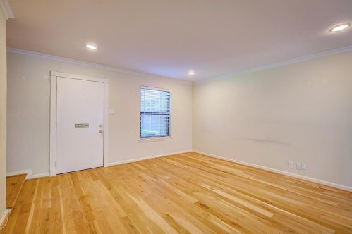 5006 Hall St, Dallas TX 75235-8814 exterior