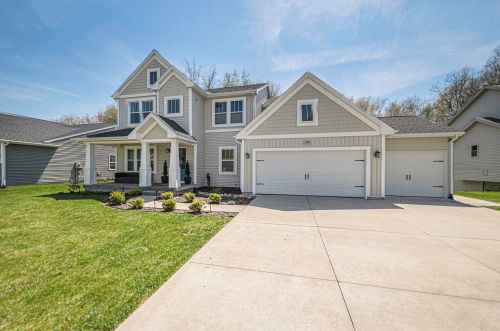 2451 Avalon Woods Dr, Kalamazoo, MI 49024-7737