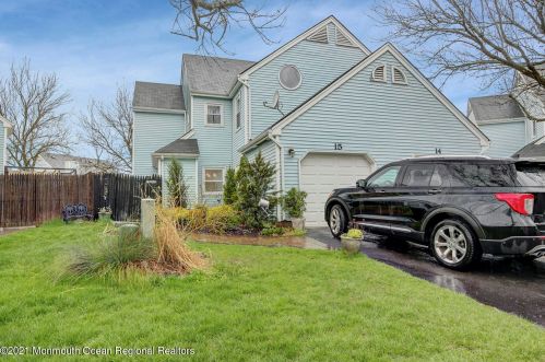 15 Harte Ct, East Freehold, NJ 07728-4316