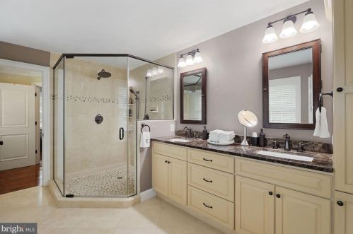 1008 Kimberwicke Rd, Mc Lean VA 22102-1328 exterior