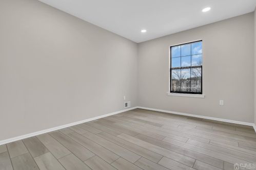 350 Lancaster Ct, Piscataway NJ 08854-6223 exterior