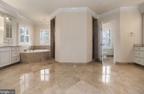 1493 Evans Farm Dr, Mc Lean VA 22101-5656 exterior