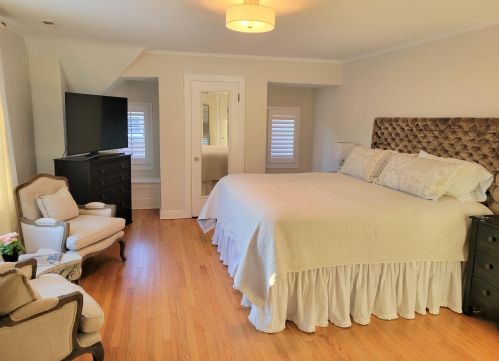 5525 Berkeley Blvd, Milwaukee WI 53217-5139 exterior