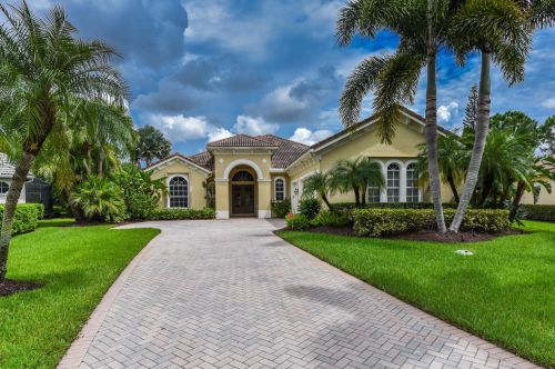 9624 Crooked Stick Ln, Fort Pierce FL  34986-3290 exterior